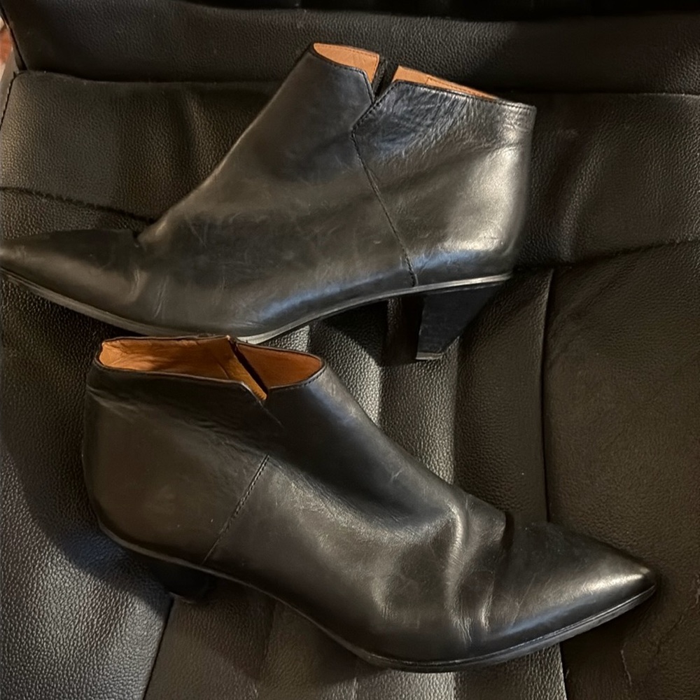 FRANCO SARTO “soft like butter” Black leather booties
